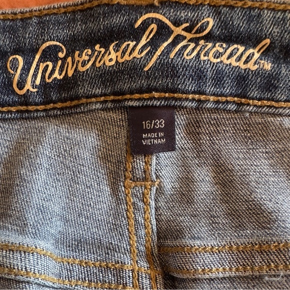 Universal Thread Straight Leg‎ Jeans with Fringed Hem Size 16x33 - Picture 3 of 5